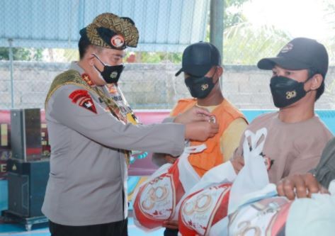 3 Dekade Alumni Akpol 1991 Mengabdi, Kapolda NTB Salurkan Bansos ke Para Nakes