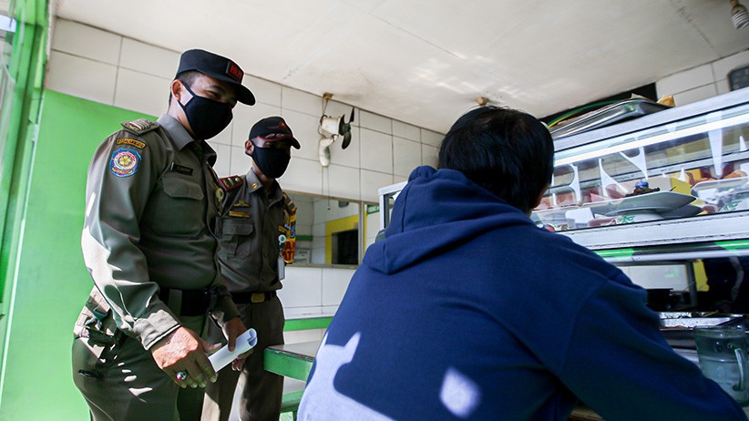 Satpol PP Kota Depok Gelar Patroli Gabungan Ingatkan Protokol Kesehatan - Bagian 1