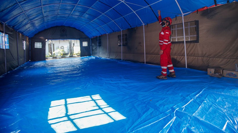 PMI Bangun Tenda Darurat untuk Pasien OTG  - Bagian 2