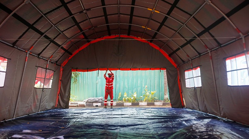 PMI Bangun Tenda Darurat untuk Pasien OTG  - Bagian 4