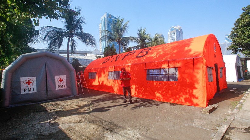 PMI Bangun Tenda Darurat untuk Pasien OTG  - Bagian 5