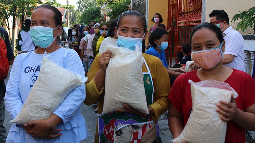 Partai Perindo Bagi-Bagi Beras untuk Warga Terdampak Pandemi di Tanjung Priok - Bagian 3