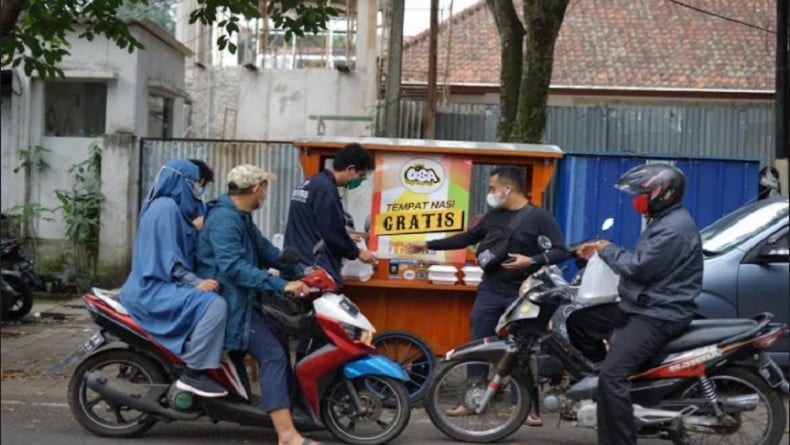 Gerakan Peduli Sesama di Bandung, Berbagi Makanan bagi Warga Isoman