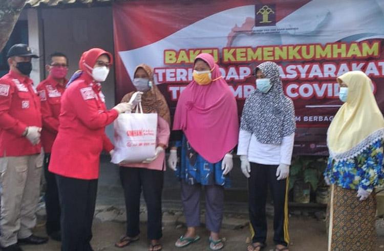 Kemenkuham DIY Salurkan Bantuan Sembako bagi Warga Terdampak Covid-19 Sekitar Lapas