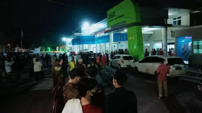 Puluhan Warga Jemput Paksa Jenazah Pasien di RSUD Praya, Tolak Disebut Positif Covid