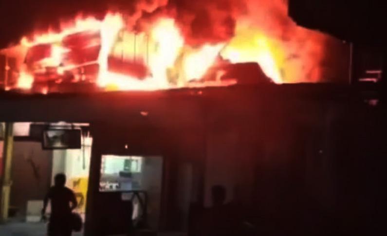 title Rumah Dalang Ternama di Semarang Ludes Terbakar, Kerugian Ditaksir Miliaran Rupiah Rumah Dalang Ternama di Semarang Ludes Terbakar, Kerugian Ditaksir Miliaran Rupiah