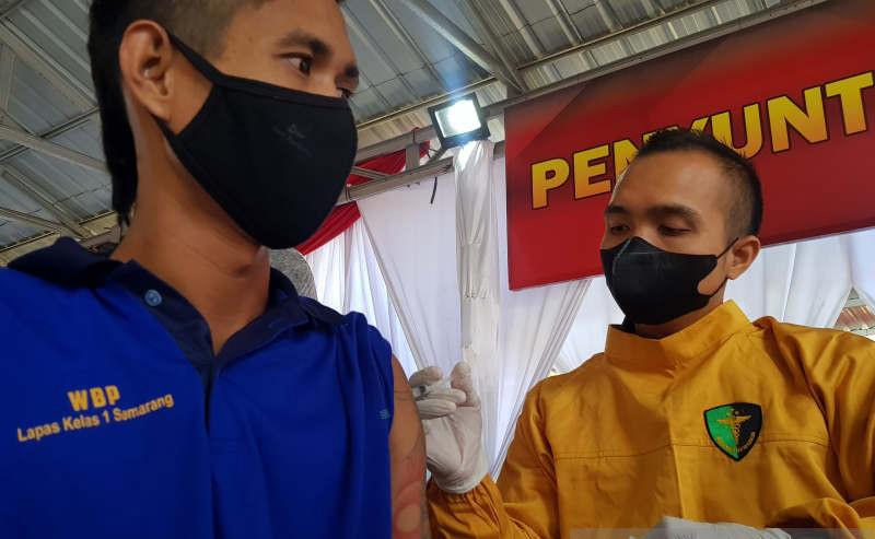 13.000 Napi di Jateng Mulai  Divaksin, Vaksinator dan Nakes dari TNI-Polri