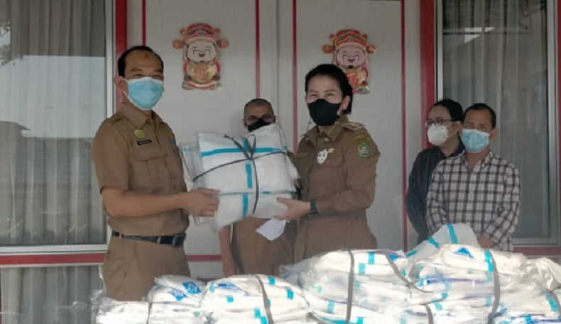 title Dapat Bantuan Ribuan APD, Tjhai Chui Mie Bagikan ke Puskesmas dan RS Rujukan Covid Dapat Bantuan Ribuan APD, Tjhai Chui Mie Bagikan ke Puskesmas dan RS Rujukan Covid