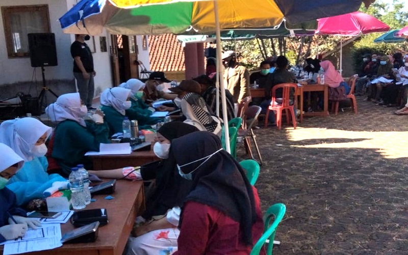 IKA Unpad Gelar Vaksinasi Massal, Sasar Warga Desa di Pelosok Sumedang