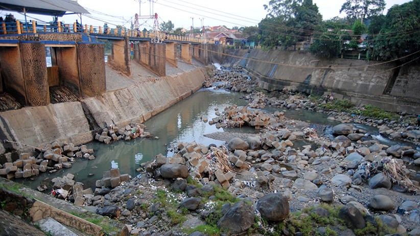 Musim Kemarau, Begini Penampakan Debit Air Bendung Katulampa Menyusut - Bagian 1