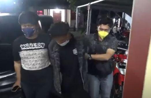 title Baru Menikah, Pria di Kepahiang Ditangkap karena Sebar Foto Bugil Gadis SMP Baru Menikah, Pria di Kepahiang Ditangkap karena Sebar Foto Bugil Gadis SMP