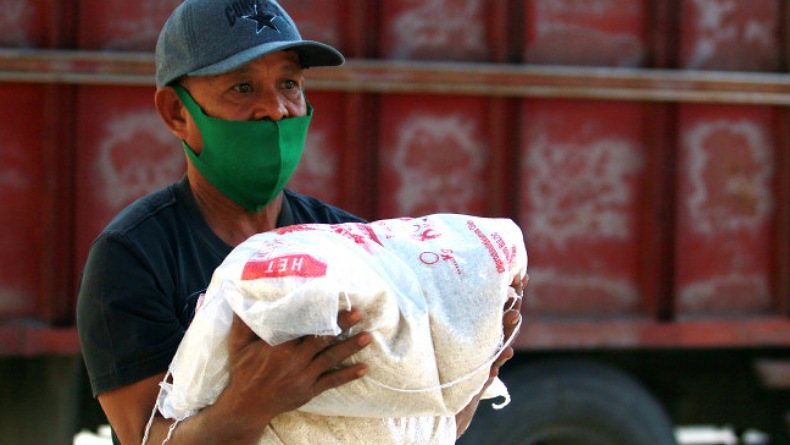title Bulog Gorontalo Salurkan 146 Ton Beras Bantuan Sosial untuk 14.653 Warga Terdampak PPKM Bulog Gorontalo Salurkan 146 Ton Beras Bantuan Sosial untuk 14.653 Warga Terdampak PPKM