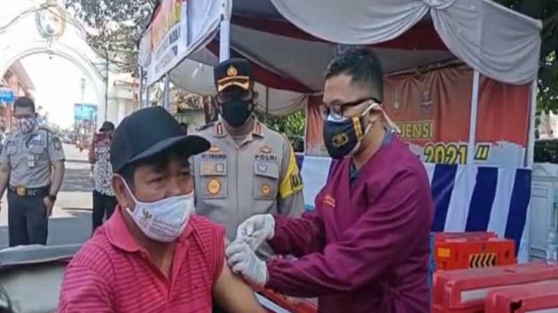 title Pengawasan Prokes, Pos Pantau Terpadu Didirikan di Pasar Klewer Solo Pengawasan Prokes, Pos Pantau Terpadu Didirikan di Pasar Klewer Solo