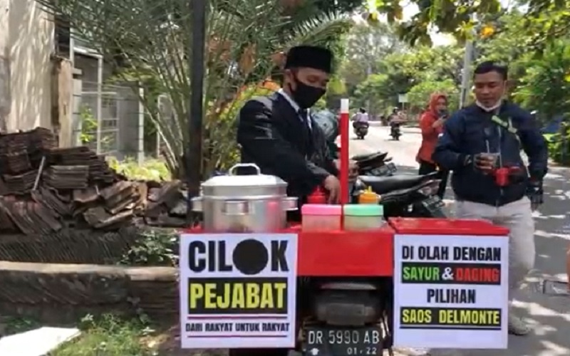Viral Cilok Pejabat Dijual di  Kota Mataram