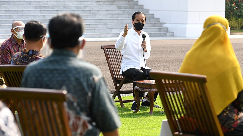 Presiden Jokowi Serahkan Bantuan kepada 12,8 Juta Pelaku Usaha Mikro - Bagian 3