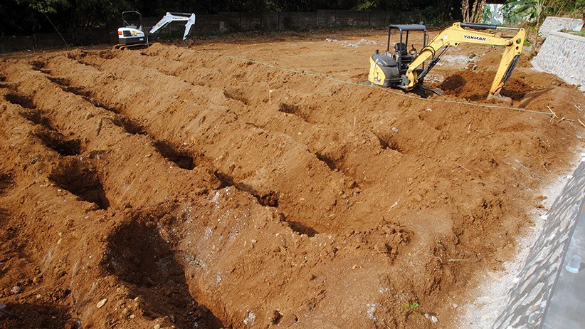 Alat Berat Dikerahkan untuk Percepat Penggalian Makam Khusus Covid di Bogor - Bagian 1
