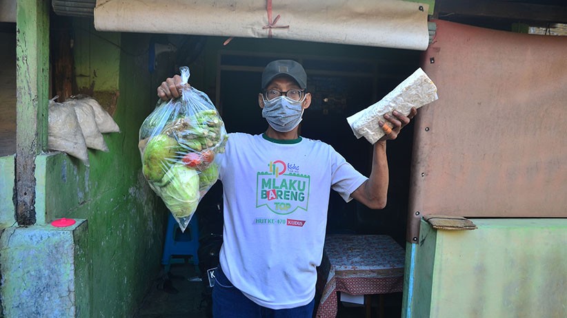 Pedagang Kumpulkan Sayur dan Tempe untuk Dibagikan Gratis kepada Warga - Bagian 3
