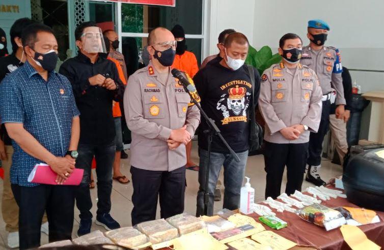 Polisi Tangkap Kurir Sabu 8 Kg di Muarojambi, Diwarnai Aksi Kejar-Kejaran dan Tembakan