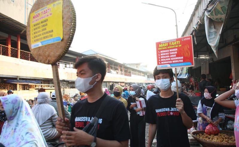 Mahasiswa Semarang Aksi Turun ke Pasar, Ganjar: Saya Tunggu Gerakan Lain
