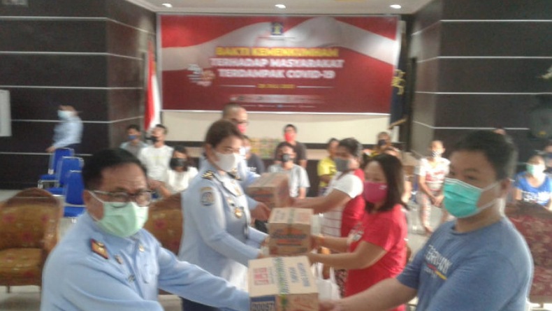 553 Paket Sembako Dibagikan kepada Masyarakat Terdampak Pandemi Covid-19 di Manado