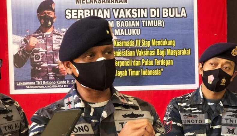 Kerahkan KRI Tatihu 853, Guspurla Koarmada III Sasar Vaksinasi Covid-19 Warga Pesisir Maluku   