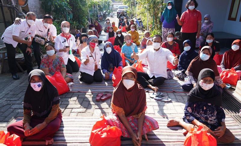 Janda Tua Pilih Dapat Sembako daripada Suami Muda dan Ganteng, Alasannya Bikin Ngakak 