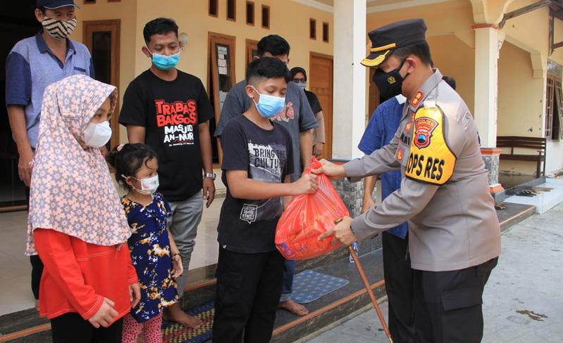 Mengharukan, Kapolres Sukoharjo Kunjungi 3 Bocah yang Kedua Orang Tua Meninggal akibat Covid-19