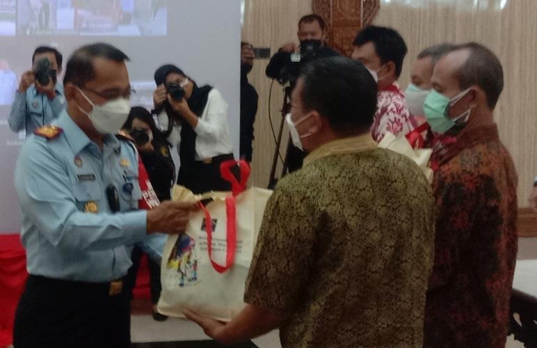 Bantu Warga Terdampak Covid-19, Ini yang dilakukan Pegawai Kemenkumham Jateng