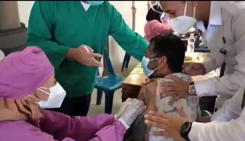  Ada-Ada Saja, Napi Bertato Ini Menjerit Histeris saat Disuntik Vaksin 