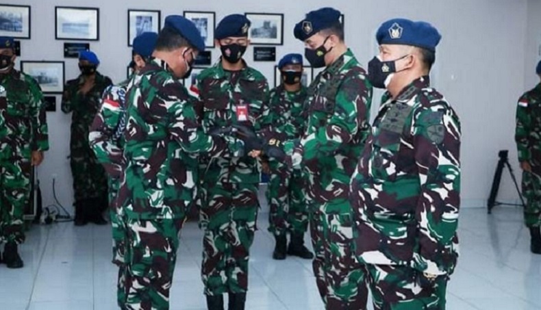 Danlanud Merauke Kolonel Pnb Herdy Arief Dicopot Gegara Insiden Injak Kepala Ini Penggantinya Bagian 1<script async src=