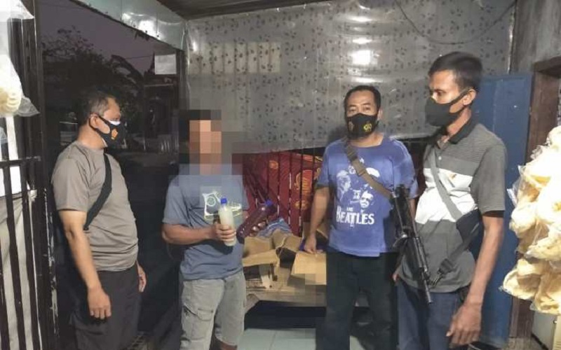title Berawal dari Remaja Mabuk, Penjual Miras di Sumbawa Ditangkap Polisi Berawal dari Remaja Mabuk, Penjual Miras di Sumbawa Ditangkap Polisi