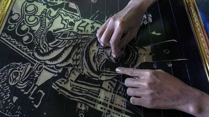 Kreatif, Perajin Ini Membuat Lukisan Siluet Berbahan Lakban - Bagian 1