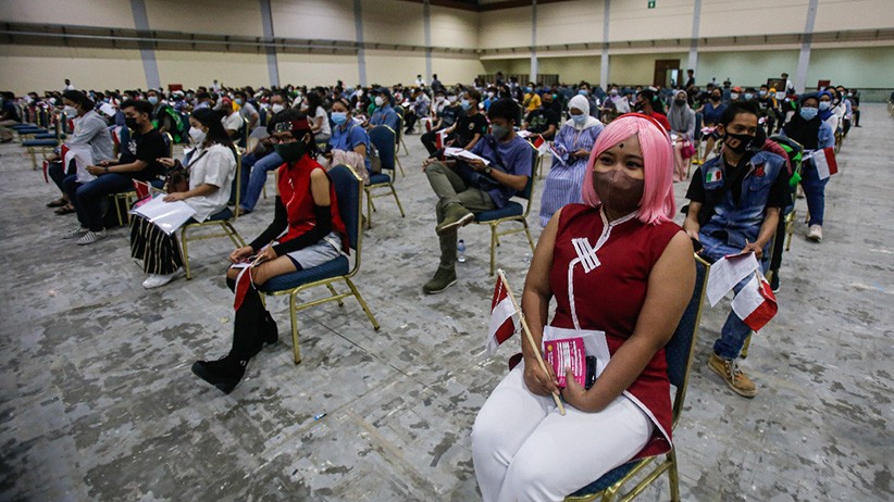 Unik, Pakai Kostum Karakter Kartun Jepang saat Vaksinasi - Bagian 2