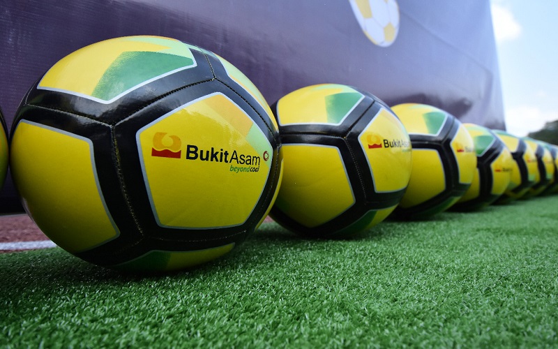 BUMN Tambang Ini Sumbang 488 Bola Kaki di Sumsel 