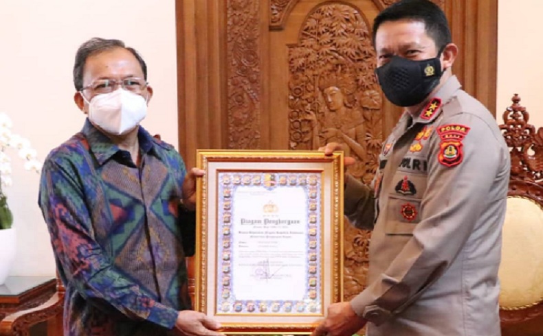 PPKM Mikro di Bali Dinilai Terbaik, Wayan Koster Terima Penghargaan Kapolri
