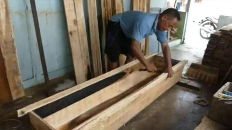 Sentra Pembuatan Peti Mati di Solo Masih Kebanjiran Pesanan saat PPKM 