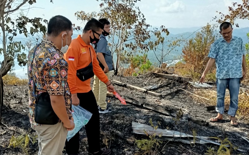 Tim Inafis Satreskrim Polres Pessel Olah TKP Kebakaran Lahan di Kampung Ujung Batu