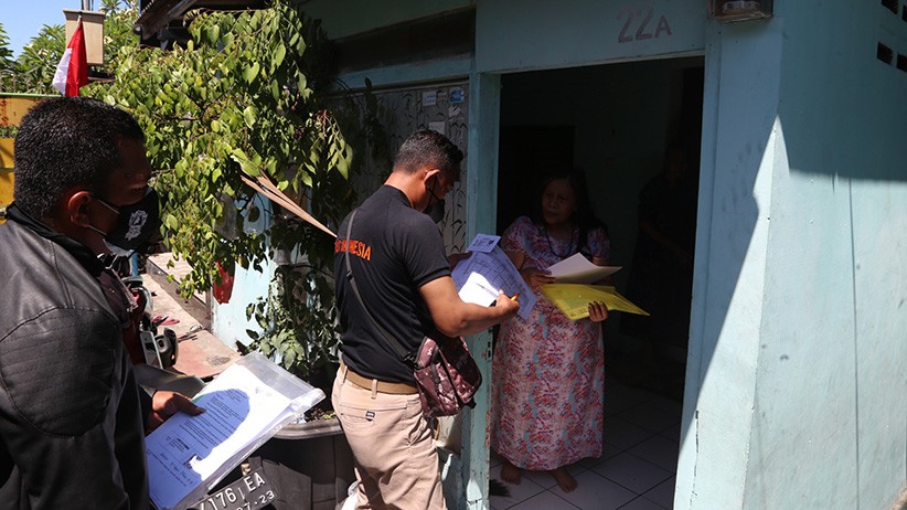 Blusukan, Petugas Pos Salurkan Bantuan Sosial Tunai kepada Lansia - Bagian 2