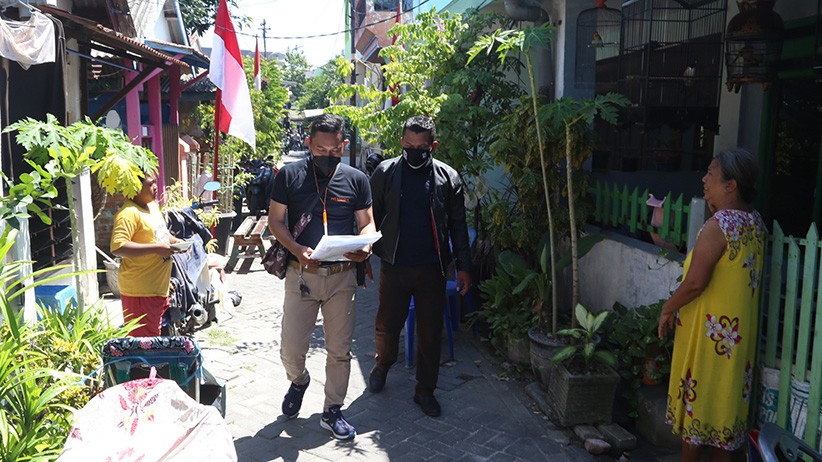 Blusukan, Petugas Pos Salurkan Bantuan Sosial Tunai kepada Lansia - Bagian 3