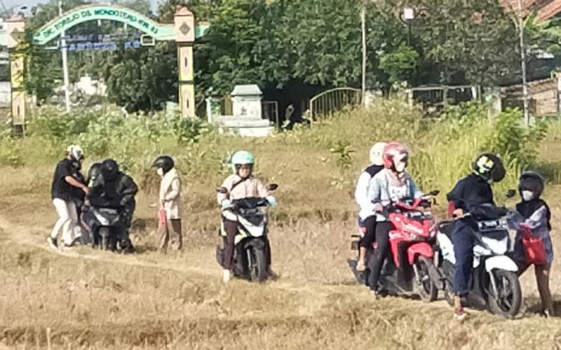 Jalur Tikus di Rembang Ini Mengerikan, Anggota TNI Pernah Terjungkal saat Melintasi
