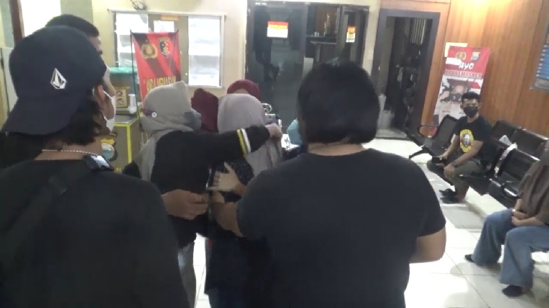 title Pesta Ulang Tahun, Gadis 14 Tahun Dicabuli 2 Pria Mabuk di Dalam Mobil Pesta Ulang Tahun, Gadis 14 Tahun Dicabuli 2 Pria Mabuk di Dalam Mobil
