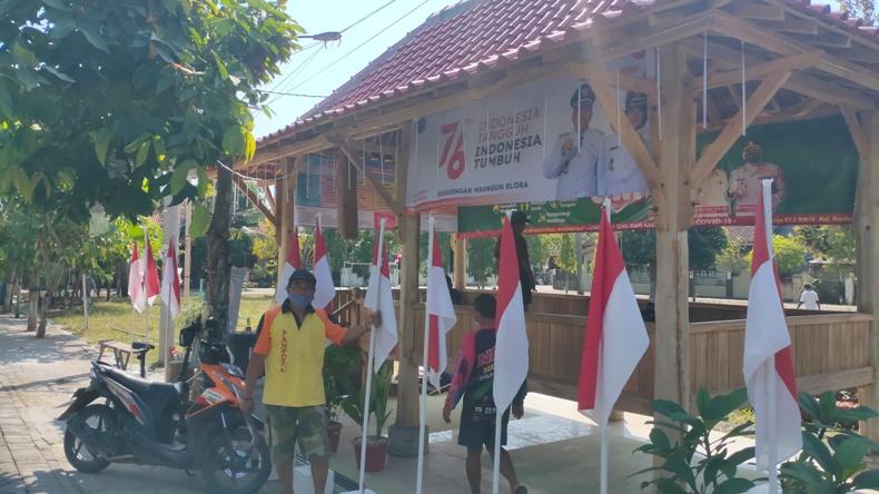 title Warga di Blora Semangat Sambut HUT RI di Tengah Suasana PPKM Warga di Blora Semangat Sambut HUT RI di Tengah Suasana PPKM