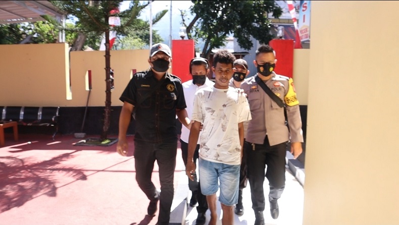 title Bejat, Sopir Angkot di Ternate Sekap dan Perkosa ABG Bejat, Sopir Angkot di Ternate Sekap dan Perkosa ABG