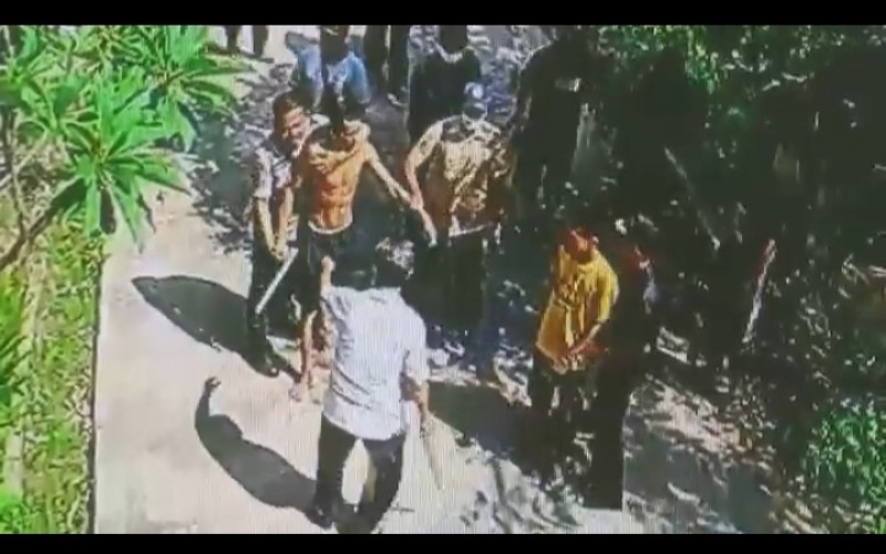 Mencuri dan Sembunyi di Tandon Air, Residivis Babak Belur Diamuk Warga yang Emosi