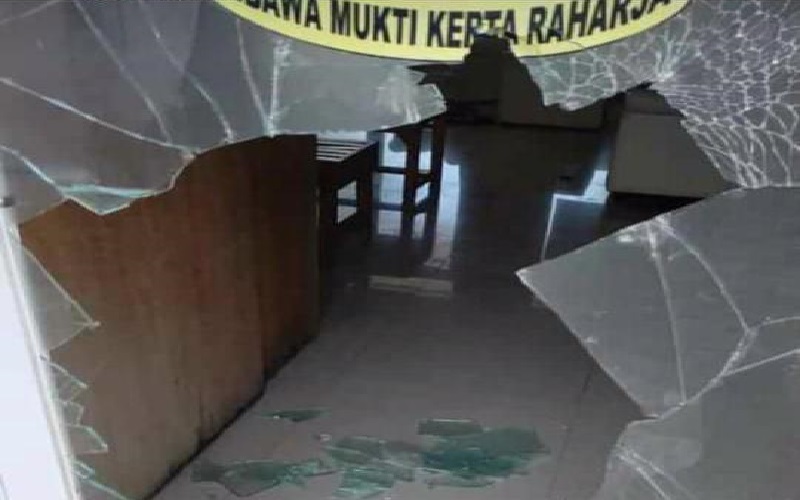 title Pemda KBB Desak Polisi Usut Tuntas Kasus Perusakan Kantor Desa Girimukti Pemda KBB Desak Polisi Usut Tuntas Kasus Perusakan Kantor Desa Girimukti