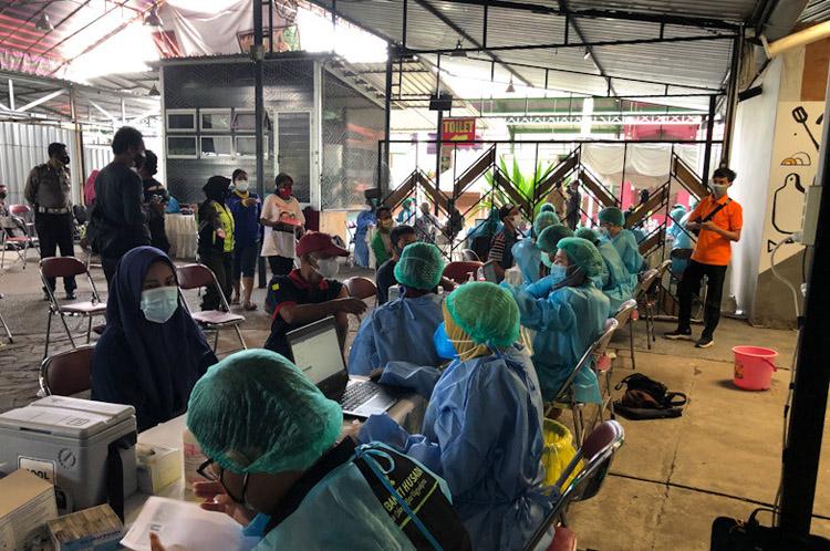 Berangkat Vaksin, Warga Rentan di Jogja Diberikan Beras 5 Kilogram