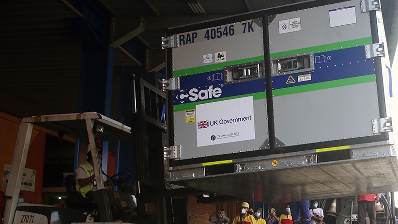 Hibah dari Pemerintah Inggris, 620.000 Vaksin AstraZeneca Tiba di Indonesia - Bagian 2