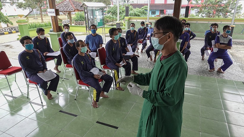 Ratusan Narapidana Lapas Purwokerto Disuntik Vaksin Covid-19 - Bagian 1