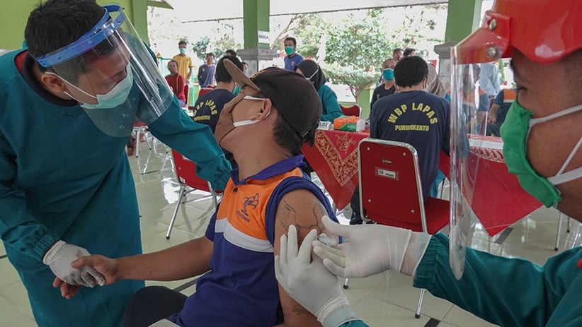 Ratusan Narapidana Lapas Purwokerto Disuntik Vaksin Covid-19 - Bagian 2