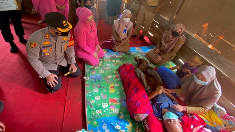 Enrekang Police Care dan Baznas Bersinergi Bantu Fauzul untuk Operasi Tumor Otak